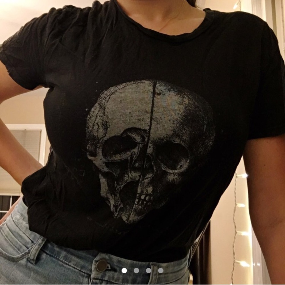 SOLD ON DEPOP. RARE BRANDY MELVILLE SKULL TEE